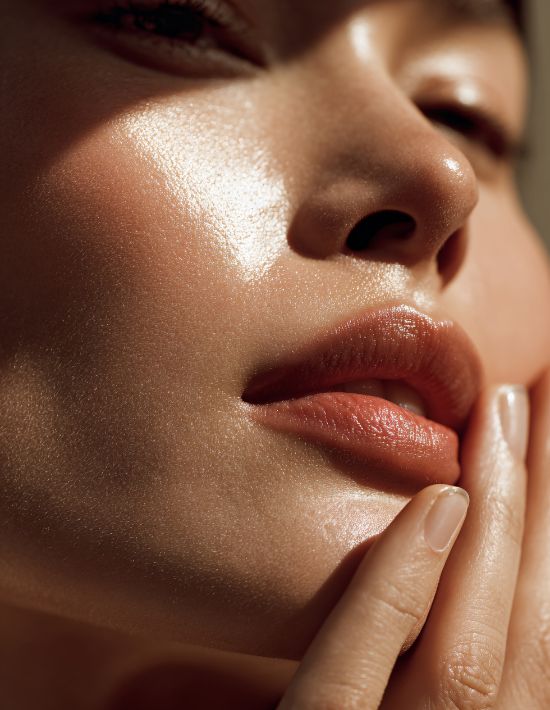 Luxor Allure Sea Moss Cleansing Gel Model