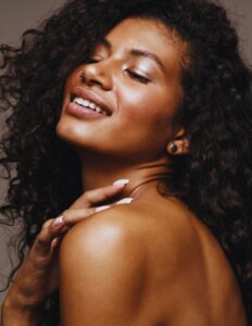 Luxor-Allure-Turmeric-Tea-Tree-Glow-Body-Scrub-Model-232x300-1